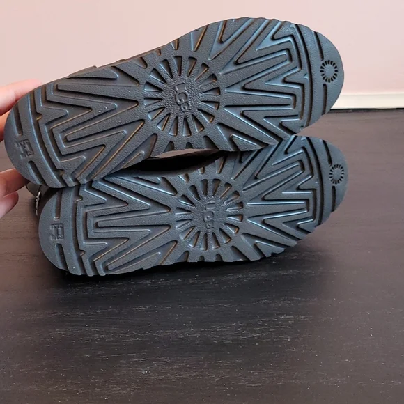 NWOB UGG black Glen boots - Picture 5 of 6